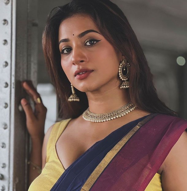 Pune call girl